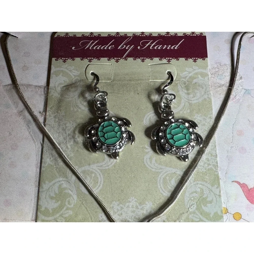 Coastal Calm Gift Set  Turquoise Turtle Necklace & Earrings  Ocean-Inspired Body - Picture 2 of 5